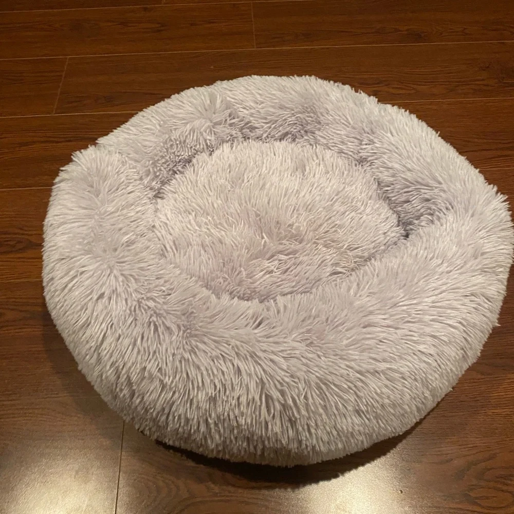 Calming dog or cat bed for a small pet